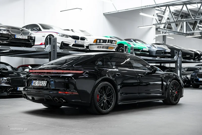 Porsche Panamera 976 6