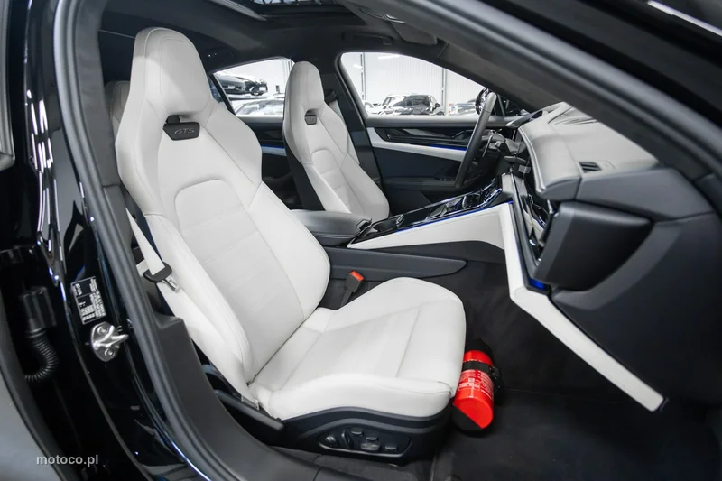 Porsche Panamera 976 53