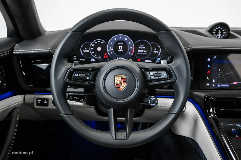 Porsche Panamera 976 58