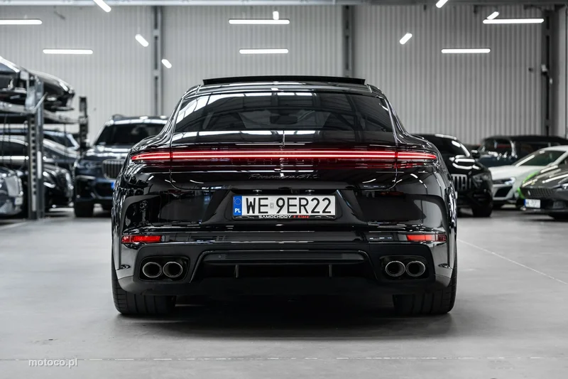 Porsche Panamera 976 7