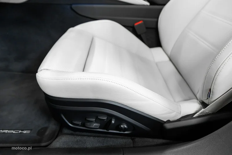 Porsche Panamera 976 61