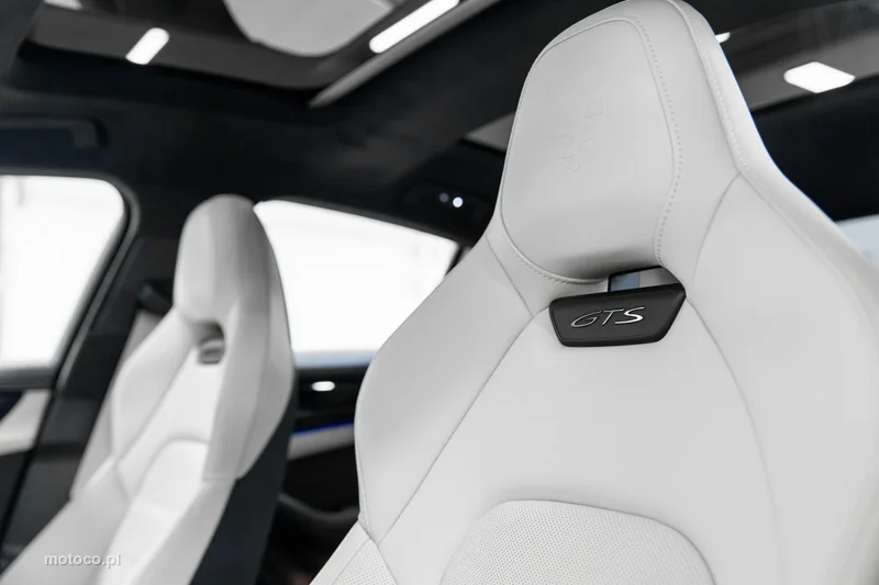 Porsche Panamera 976 62