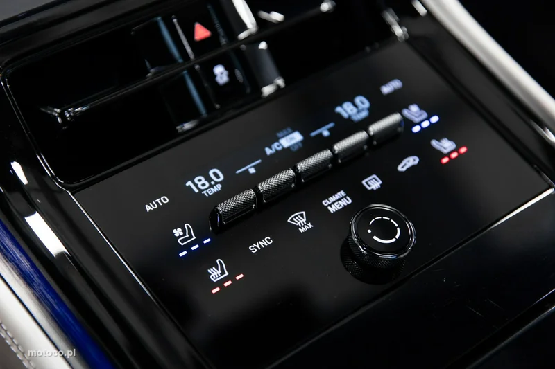 Porsche Panamera 976 63