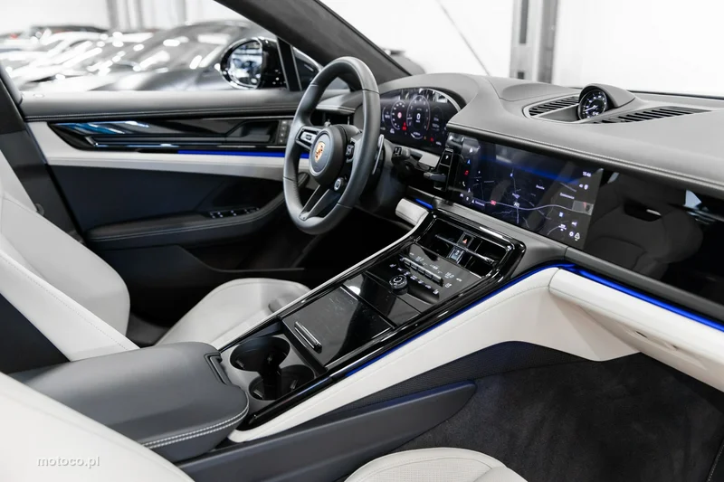 Porsche Panamera 976 69