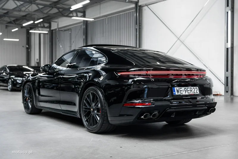 Porsche Panamera 976 8