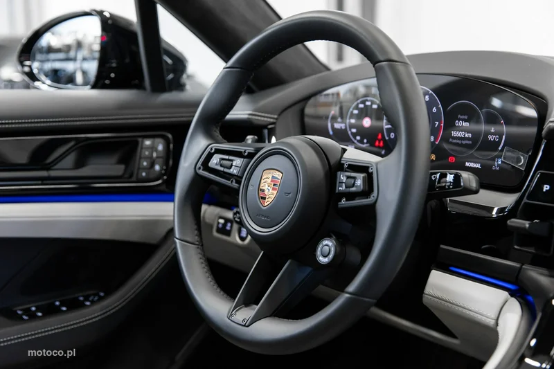 Porsche Panamera 976 71