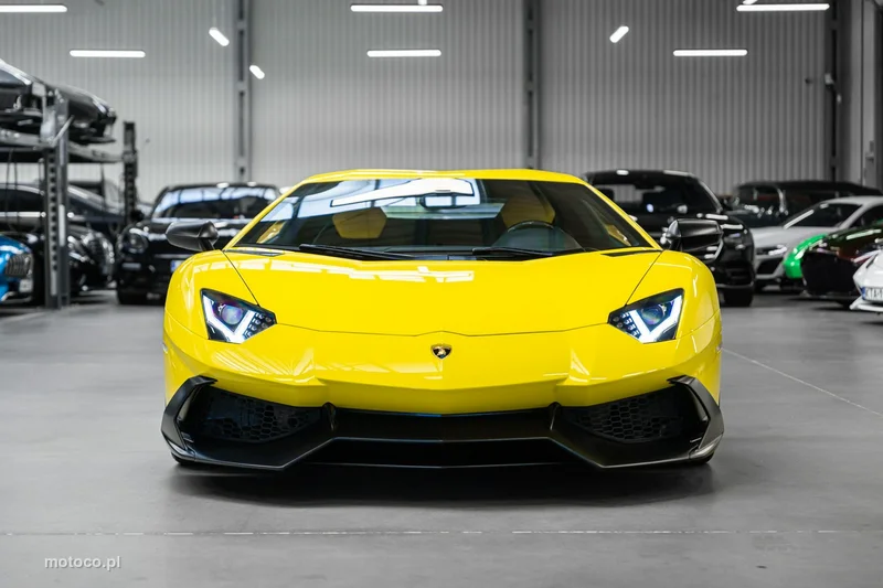 Lamborghini Aventador 2