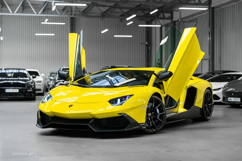 Lamborghini Aventador 16