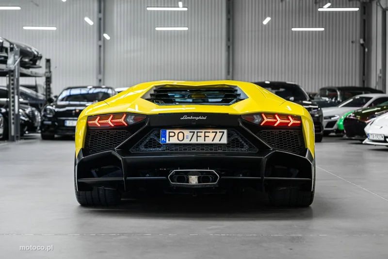 Lamborghini Aventador 20