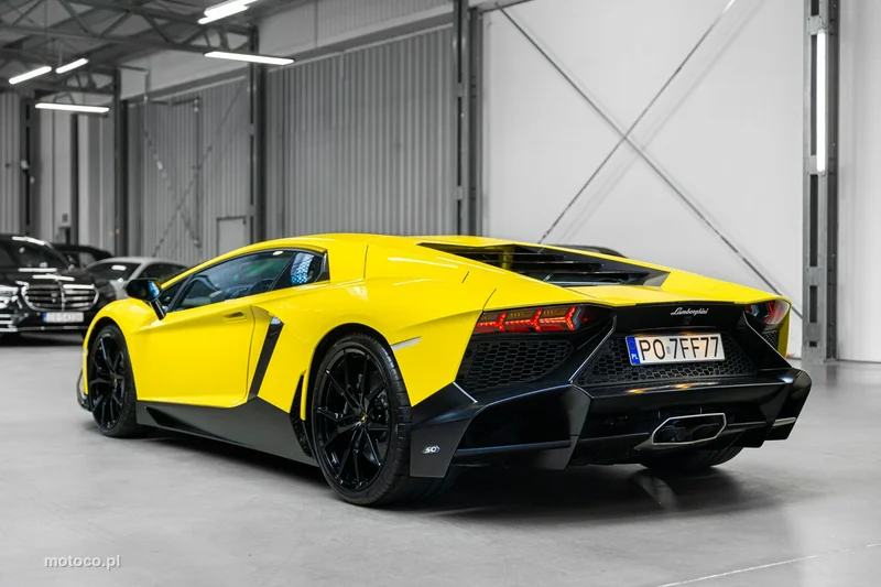 Lamborghini Aventador 21