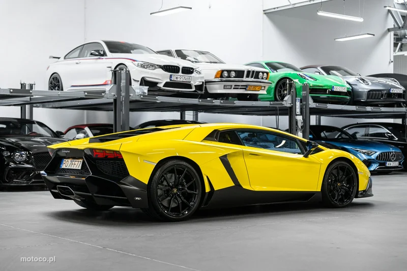 Lamborghini Aventador 23