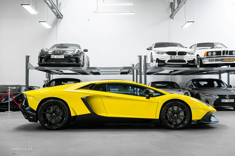 Lamborghini Aventador 24