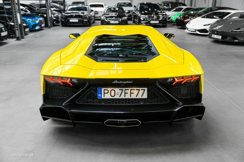Lamborghini Aventador 25