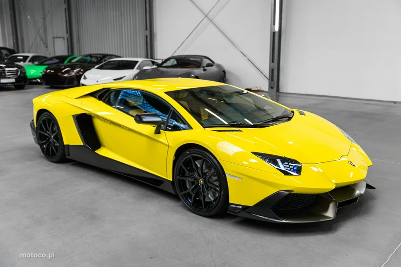 Lamborghini Aventador 4