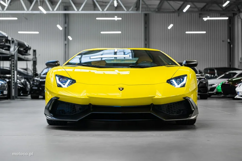 Lamborghini Aventador 5