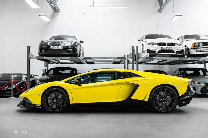 Lamborghini Aventador 8