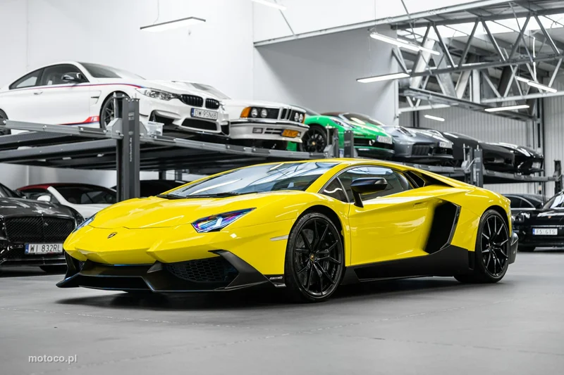 Lamborghini Aventador 9