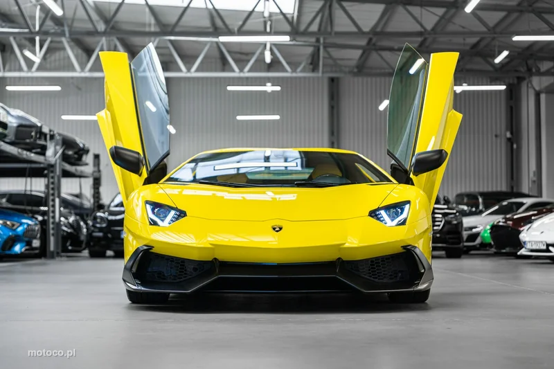 Lamborghini Aventador 10