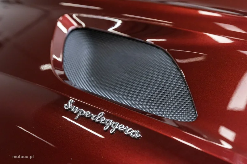 Aston Martin DBS 14