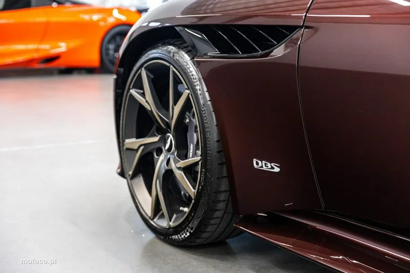 Aston Martin DBS 15