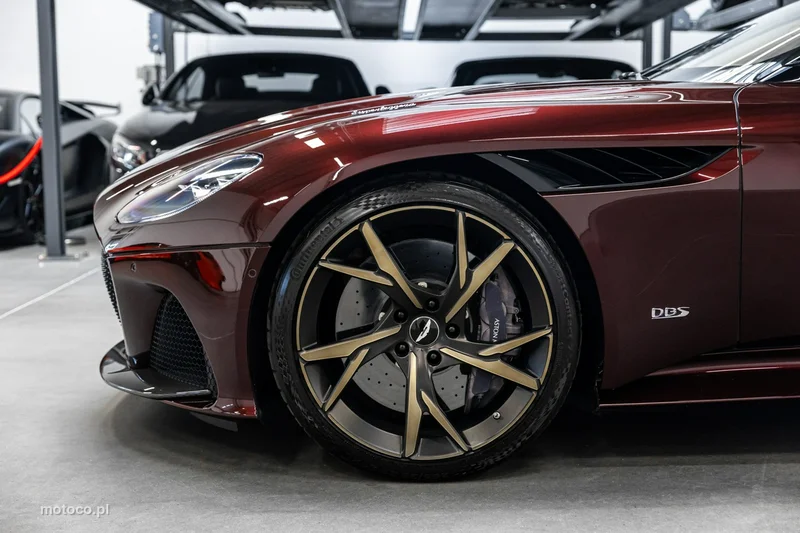 Aston Martin DBS 17