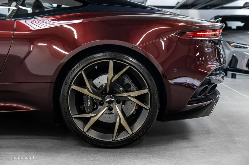 Aston Martin DBS 18