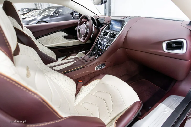 Aston Martin DBS 28