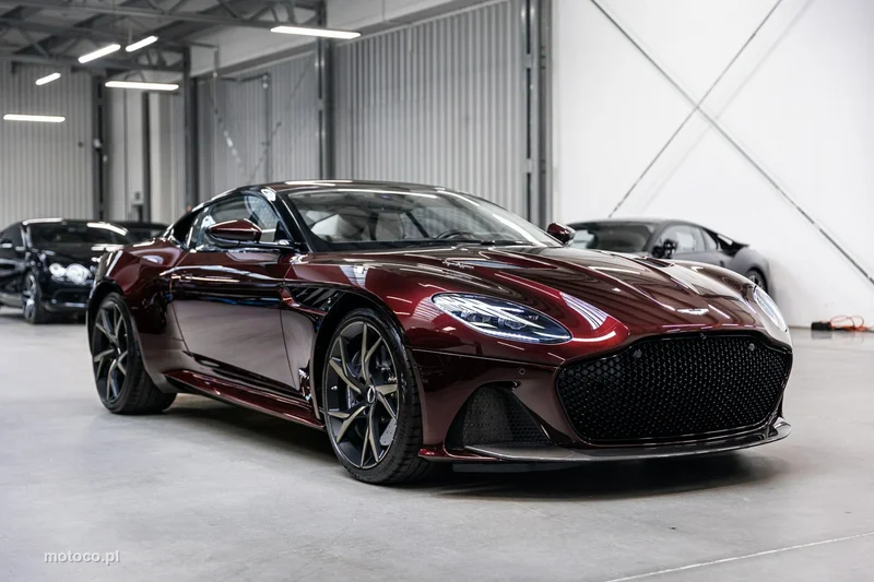 Aston Martin DBS 4