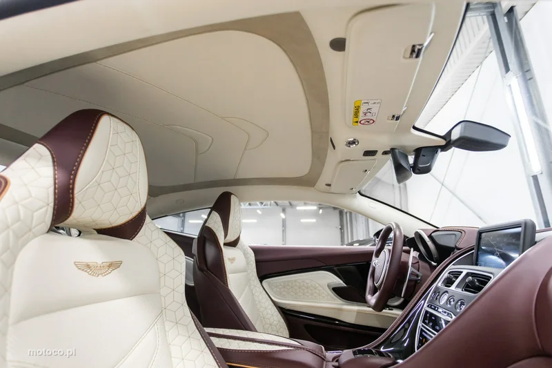 Aston Martin DBS 31