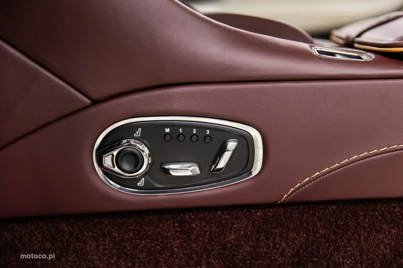 Aston Martin DBS 37