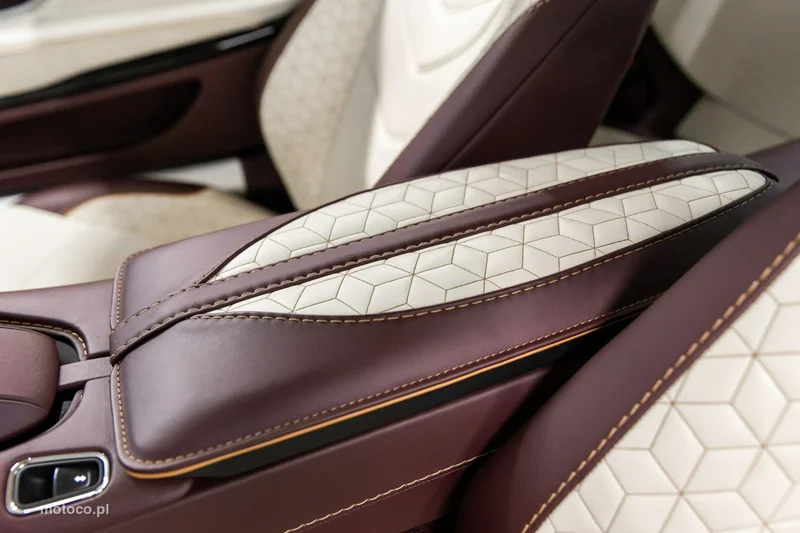 Aston Martin DBS 38