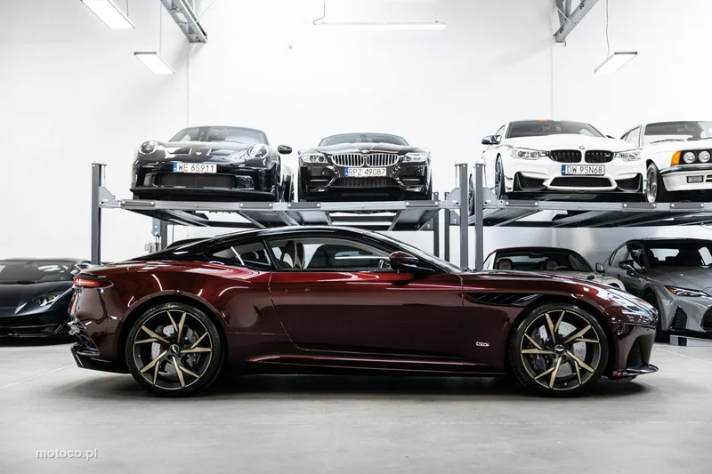 Aston Martin DBS 6
