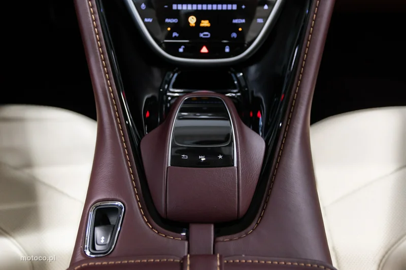 Aston Martin DBS 56
