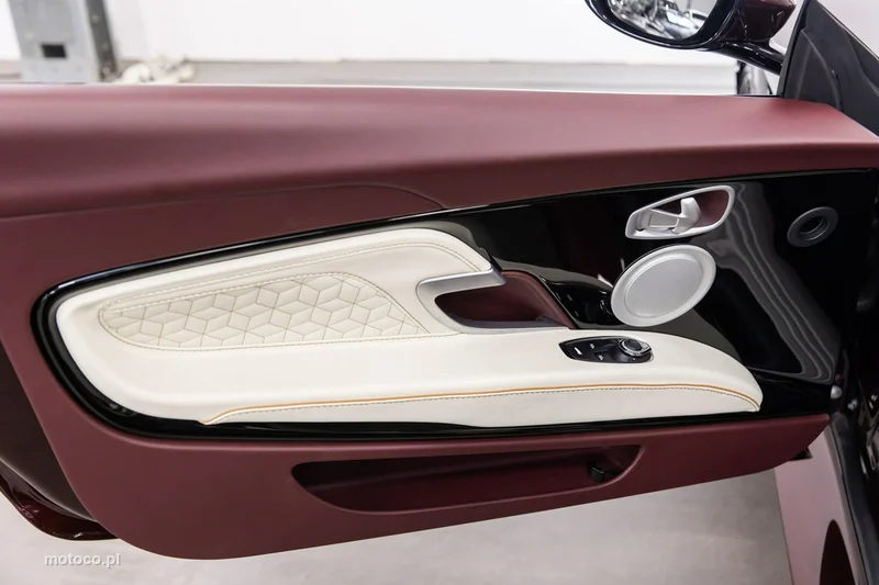 Aston Martin DBS 58
