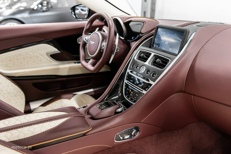 Aston Martin DBS 69