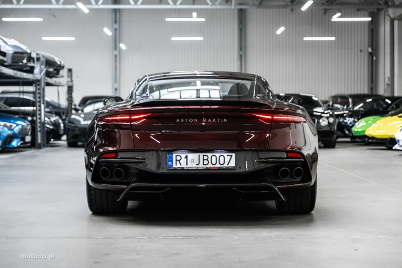 Aston Martin DBS 8