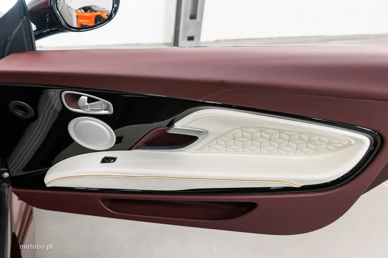 Aston Martin DBS 71