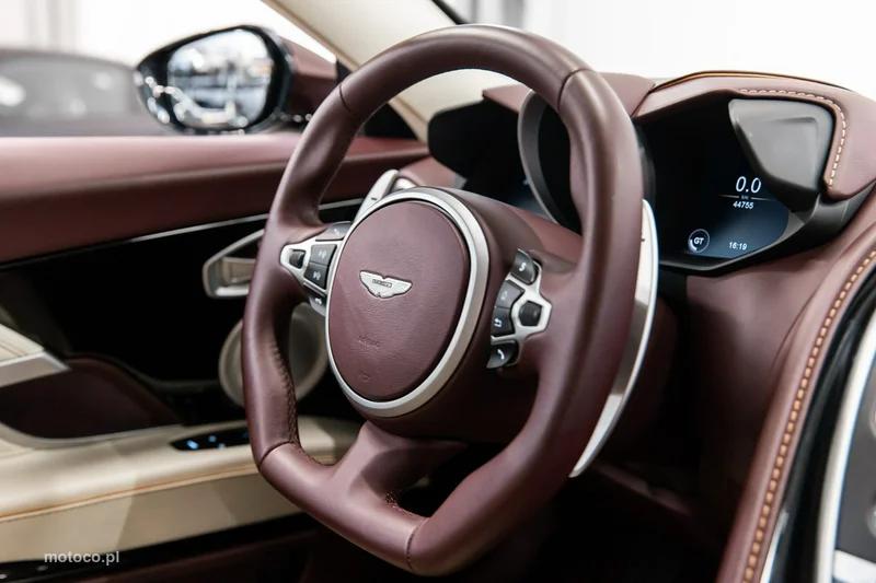 Aston Martin DBS 73