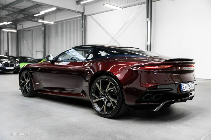 Aston Martin DBS 9