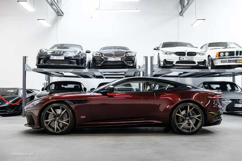 Aston Martin DBS 10