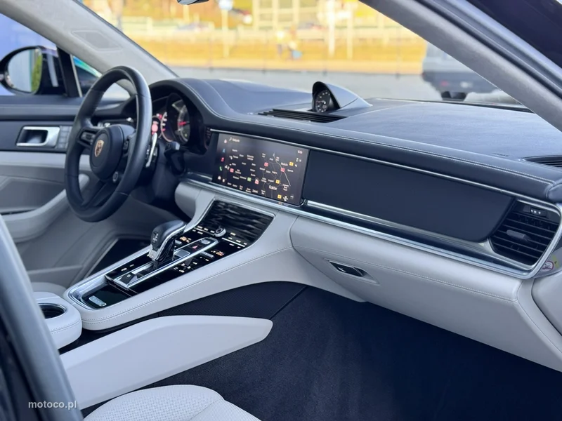 Porsche Panamera 971 12