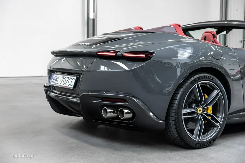 Ferrari Roma Spider 18