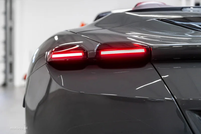 Ferrari Roma Spider 19