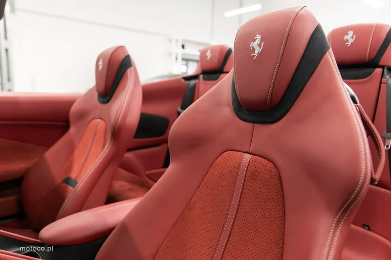 Ferrari Roma Spider 32