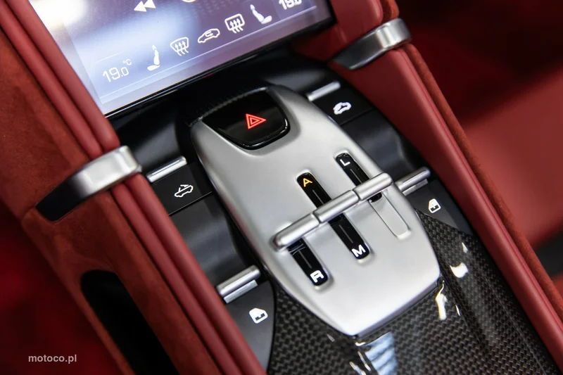 Ferrari Roma Spider 35