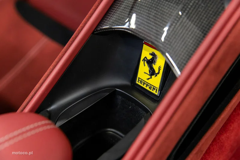 Ferrari Roma Spider 77