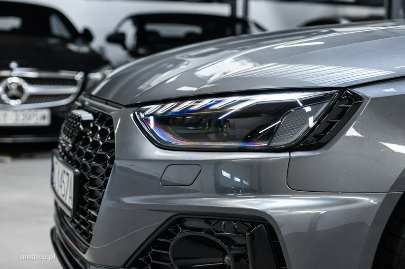 Audi RS4 B9 11