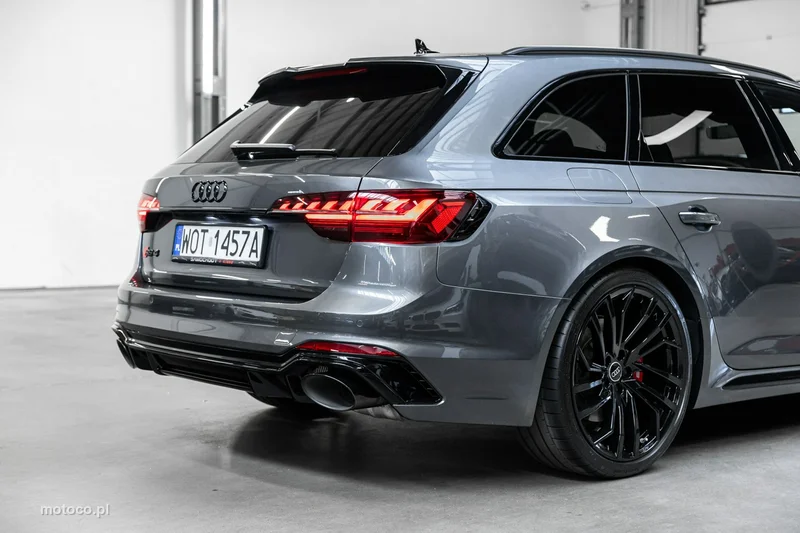 Audi RS4 B9 15