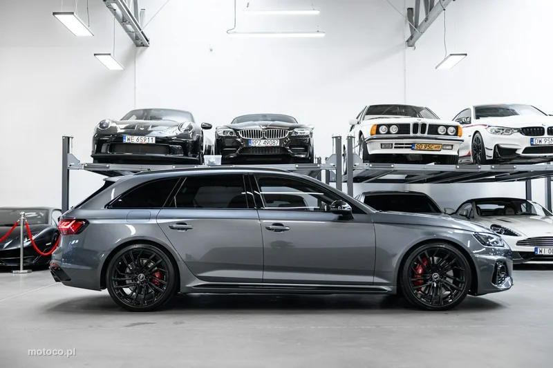 Audi RS4 B9 4