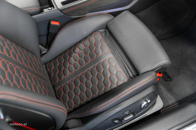 Audi RS4 B9 31